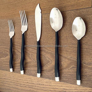 Ensemble de couverts élégants avec poignées torsadées au design martelé Portabilité Ensemble de 5 en acier inoxydable Parfait pour les restaurants de mariage - Product Image 4