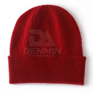 Bonnet Street Ready en tissu doux, coupe décontractée, idéal pour les voyages par temps froid et les tenues décontractées - Product Image 3