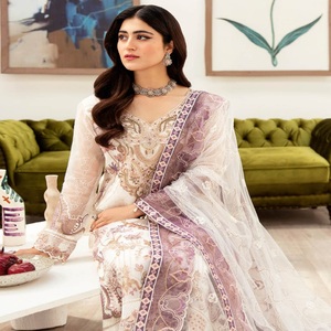 Salwar Kameez de haute qualité de la marque Ramsha, style pakistanais, pour occasions spéciales, avec broderies lourdes, style pakistanais et indien. - Product Image 2