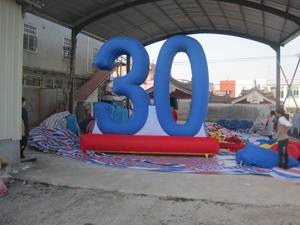 Ballon gonflable bleu 30 pour événements publicitaires, méthode de gonflage par pompe à air électrique - Product Image 2