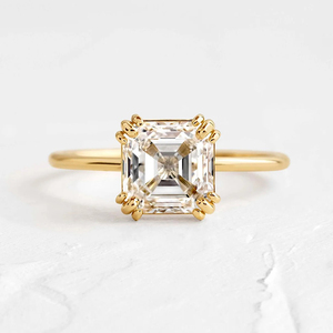 Anillo solitario de moissanita con corte asscher de 6 mm, engaste clásico de cuatro puntas, chapado en oro amarillo, joyería de compromiso - Product Image 1