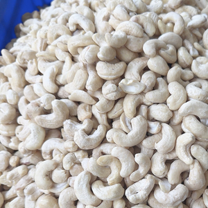 เวียดนาม ผู้จัดจำหน่ายที่เชื่อถือได้ ราคาเม็ดมะม่วงหิมพานต์ทั่วโลก เม็ดมะม่วงหิมพานต์ W320 เวียดนาม ซานติโก เวียดนาม ส่งออกไปยังเอเชีย สหภาพยุโรป และตะวันออกกลาง - Product Image 1