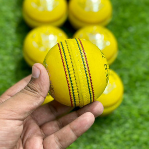 Pelota de Cricket de Cuero Duro Cosida a Mano de Alta Calidad, 90 Costuras, Color Amarillo, con Logotipo Personalizado, Mejor Precio para Pelotas de Cuero Premium - Product Image 4