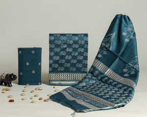 Tissus en soie sérigraphiés sur mesure, idéaux pour une utilisation dans les vêtements pour femmes et pour une utilisation comme textiles de maison en couleur noire. - Product Image 5