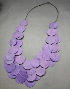 ชุดเครื่องประดับหนังสีม่วงไลแลคสุดหรู ดีไซน์ทันสมัย คุณภาพสูง ขายดีสำหรับเทศกาลคริสต์มาส ประกอบด้วยสร้อยคอ สร้อยข้อมือ และต่างหู สำหรับผู้หญิง - Product Image 1