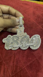 Pendentif en moissanite glacé de style hip-hop plaqué argent de qualité supérieure en gros, logo personnalisé, bijoux de fête pour hommes - Product Image 4