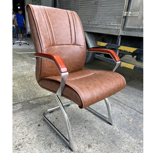 เก้าอี้ยกปรับระดับได้ชุบโครเมียมพร้อมเบาะหนังเทียม - Product Image 2