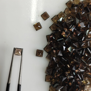 ควอตซ์สโมคกี้ธรรมชาติ 4 มม. ทรงสี่เหลี่ยมเจ้าหญิงคัท คุณภาพดีที่สุด พลอยเม็ดเดี่ยวสำหรับทำเครื่องประดับและสร้อยคอ - Product Image 3