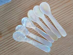 CARACTERÍSTICA VIBRANT HECHO A MANO 100% Juego de servidores de ensalada de resina para uso doméstico y hotelero Incluye cuchara de helado para servir ensalada - Product Image 5