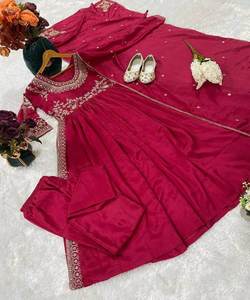 Tradicional pero moderno Kurti Chinon con bordado de secuencia detallada festivales perfectos Ropa de mujer Precio al por mayor Ropa étnica - Product Image 6