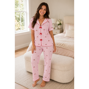 Conjunto de Pijama de Manga Corta con Estampado Floral, Color Rosa Polvo, Tela Suave y Transpirable, Cintura Elástica, Diseño ODM - Product Image 2