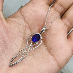 Delicado collar con colgante de halo de amatista azul con ajuste de bisel cadena en forma de corazón para fiestas y cumpleaños - Product Image 2