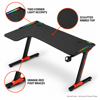 Bureau de jeu avec plateau noir incurvé et repose-pieds orange