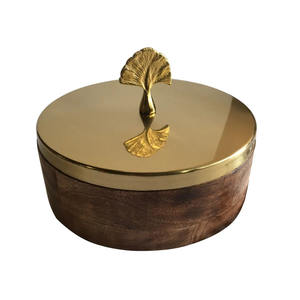 Produit de vente chaud Casserole Pot de service Pot de Chapati en bois arrondi émail imprimé finition avec couvercle en métal fête de mariage - Product Image 6