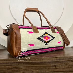 2025 accesorios de viaje bolsas de viaje al aire libre manta de sillín personalizada bolsa de Gimnasio Deportivo para mujeres bolsas de lona de cuero genuino bolsas de noche - Product Image 1