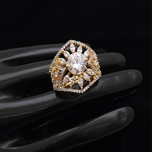 แหวนทองสไตล์ดีไซเนอร์ทันสมัยสำหรับใส่ไปงานเลี้ยงและงานแต่งสำหรับผู้หญิงและเด็กผู้หญิง - Product Image 1