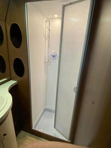 Remolque de viaje para autocaravanas de lujo moderno, remolque para caravana personalizado fácilmente disponible a la venta en Europa - Product Image 3