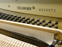 Piano droit Yamanas MX100MR, 88 touches lestées, style classique, finition noire, support au sol, bois massif