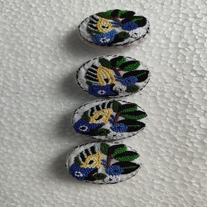 Boutons brodés Pepit sur mesure Boutons en tissu fabriqués à la main avec perles colorées Idéal pour vêtements et accessoires - Product Image 1