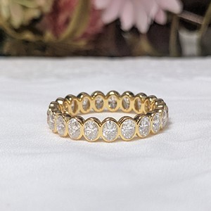 Anillo de Bodas con Diamante Cultivado en Laboratorio de Corte Ovalado de 2.30 CTW, Engaste Completo de Bisel, para Mujer, en Oro Amarillo Sólido de 10K/14K/18K - Product Image 1