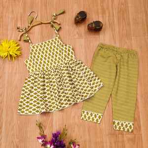 Ensemble haut et pantalon en coton à fleurs pour filles Shoryam Fashion, haut à volants, pantalon à chevrons |   Vêtements de fête ethniques d'été pour enfants, imprimés Jaipuri, séchage rapide - Product Image 1