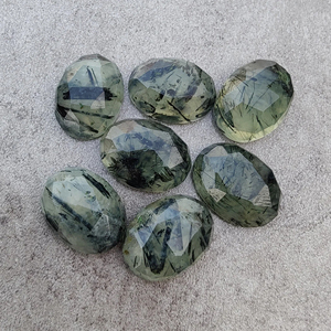 Pierres précieuses naturelles de Prehnite de qualité AAA + Rutile ovale Checker Cut dos plat vert calibré vente en gros toutes les tailles disponibles - Product Image 3