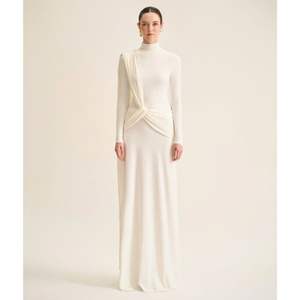 Dara ชุดเดรสผู้หญิงสวยสง่าสายไขว้กับสายคาดเอวมีบริการผลิตในเวียดนาม - Product Image 1