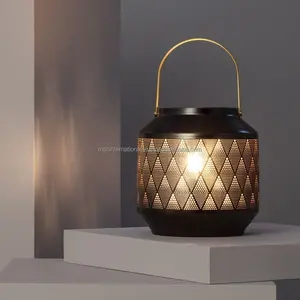 Grosir Antik Hitam Dekoratif Kaca Maroko Logam Lentera Lilin untuk Dalam Ruangan Luar Ruangan Pernikahan Gaya Antik Gantung Lentera