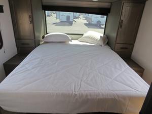 Se vende F-O-R-E-S-T R-I-V-E-R C-H-E-R-O-K-E-E A-L-P-H-A W-O-L-F 3-3-B-H usada del año 2025 - Product Image 6