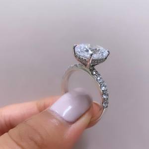 แหวนหมั้นเพชรโมอิสขนาด8.5มม. | โซลิแทร์กับสายคาด | เครื่องประดับชั้นดีทำจากเงินและทอง - Product Image 3