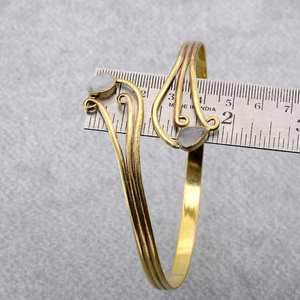 Brazalete de Latón a la Moda, Color Dorado, para Bodas, Ancho de Banda Personalizable, Duradero, con Logotipo Personalizado, Forma Libre - Product Image 2