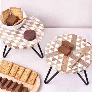 Soporte artesanal de madera para pasteles de resina con pata de metal, exhibición de postres hechos a mano para bodas rústicas, eventos y presentaciones de panadería - Product Image 5