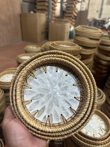 Plateau en rotin avec incrustation de nacre, détail en coquille de rotin naturel pour la décoration de la maison, Vietnam par 99 Gold Data - Mme Violet - Product Image 4