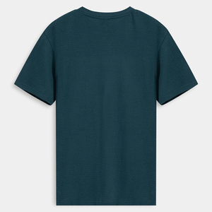 T-shirt pour homme Calm Modern Fit, conçu pour des mouvements fluides, avec des lignes épurées et une présence visuelle élégante et décontractée. - Product Image 2