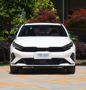 Auto Sedán de 3/4 Puertas y 5 Plazas, Vehículo Usado con Cámara LED, Luz Eléctrica, Asientos de Cuero, Multifunción, Automático/Manual - Product Image 2