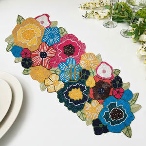 Camino de mesa bordado multicolor vibrante pieza de decoración de algodón con cuentas modernas para eventos festivos y regalos - Product Image 2