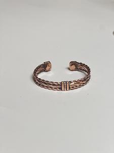 Bracelet de manchette de thérapie magnétique en cuivre à la mode avec des modèles uniques Bracelet bénéfique pour la santé pour hommes et femmes - Product Image 2