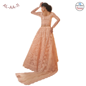 Hermoso Conjunto Tradicional de Blusa y Dupatta, Impresionante Bordado con Cordones, Pedrería Pesada, Lehenga Choli de Seda para Bodas y Fiestas - Product Image 6