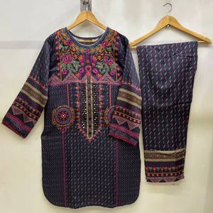 Viscos Kurtis bordados para mujer con estilo, nuevos diseños a precios al por mayor, Kurti Kurtis PARA MUJER EN LA India - Product Image 6