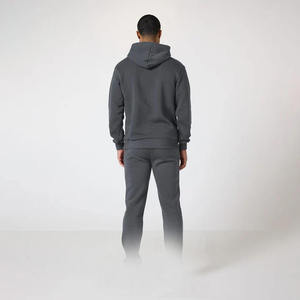 Survêtement moderne pour hommes, idéal pour les boutiques de mode et les fournisseurs de vêtements de sport axés sur les vêtements de gros élégants et confortables - Product Image 4