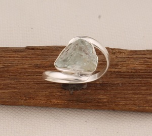 Anillo de Plata de Ley 92.5 Hecho a Mano para Mujer con Piedra Preciosa de Aguamarina Natural, Diseño de Flor Chapado en Oro, Engaste de Garras, Estilo Cristiano - Product Image 3