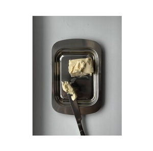 Beurrier en métal élégant avec finition miroir brillante ajoute une touche de luxe à la table à manger et à la cuisine - Product Image 1