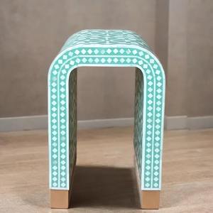 Elegante Mesa de Centro Hecha a Mano con Incrustaciones de Hueso Verde y Blanco con un Patrón Único Decorativo para el Estilo Interior - Product Image 1