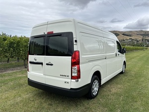 Voiture d'occasion de haute performance 2026 Toyota Hiace ZX 2.8DT 6AT RWD Van Expédition mondiale - Product Image 5