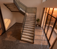 Escalier à double balustrade en forme de U avec main courante en bois, escalier flottant intérieur