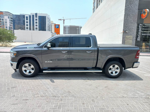 Dodge Ram 1500 Laramie 2022 GCC, Vehículo Usado, Tracción en las Cuatro Ruedas, Asientos de Cuero, Neumáticos R16, Control de Crucero Adaptativo, Volante a la Izquierda - Product Image 2