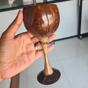 Tradebyd Tasse en coquille de noix de coco écologique pour smoothies et jus de fruits Boissons naturelles faites à la main pour les acheteurs conscients - Product Image 6