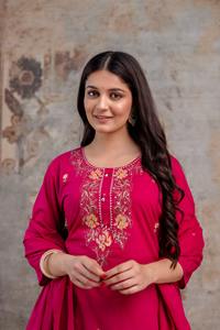 Conjunto de Kurti y Pantalón de Algodón de Fabricante Indio, Precio al por Mayor, Ropa Femenina de Diseño Indio, Ligera, para Bodas - Product Image 2