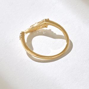 Anillo de compromiso de oro macizo de 14k con diamante cultivado en laboratorio certificado por IGI de 0.25 CTW, color SI GH, diseño de onda, apilable, único y delicado para mujer - Product Image 5