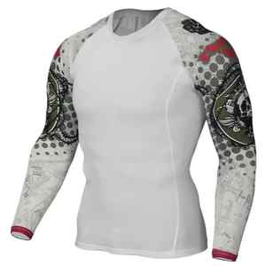 Custom Made MMA Rush Guard para los hombres de manga larga de compresión de desgaste de lucha con el último diseño personalizado Rash Guard - Product Image 3